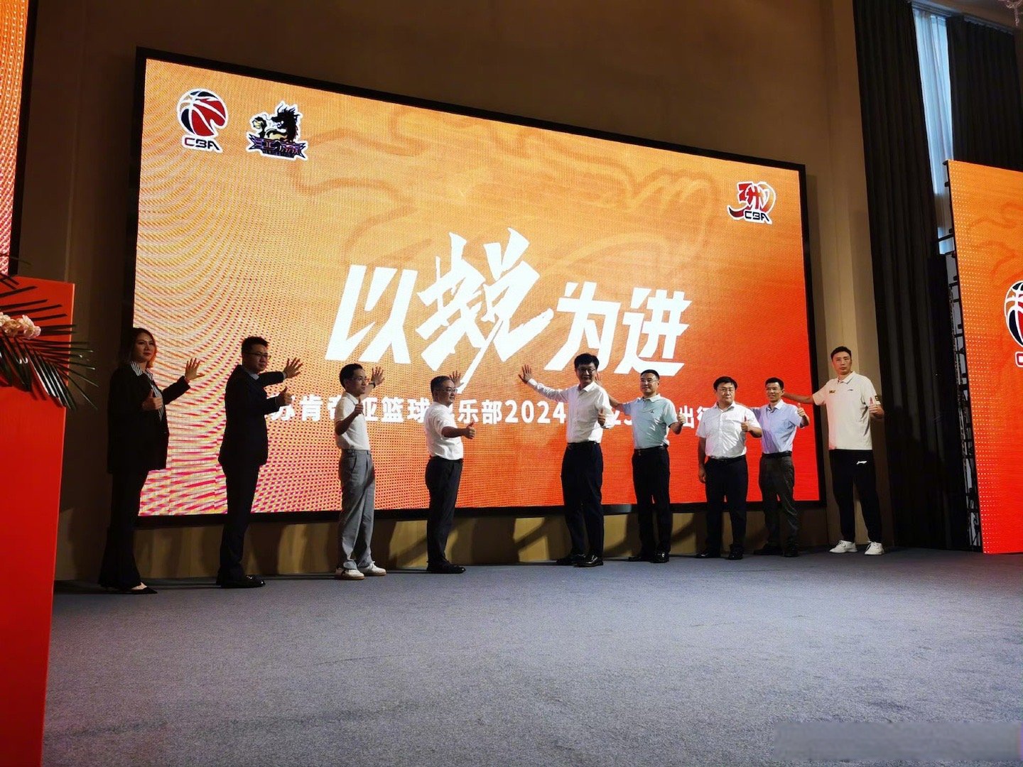 球队吸引外援签约,备战新赛季引发热议 球队吸引外援签约,备战新赛季引发热议