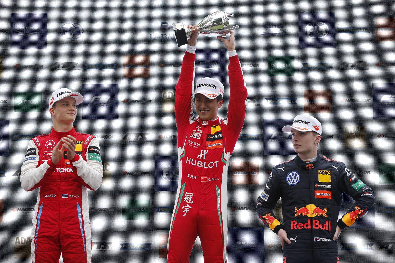 红牛车队横扫索伯车队，周冠宇统治全场