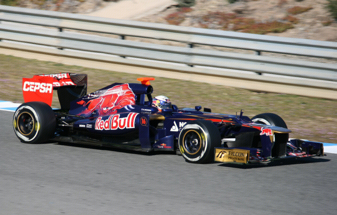 红牛车队完胜哈斯车队,拉塞尔惊艳四座 红牛车队完胜哈斯车队,拉塞尔惊艳四座