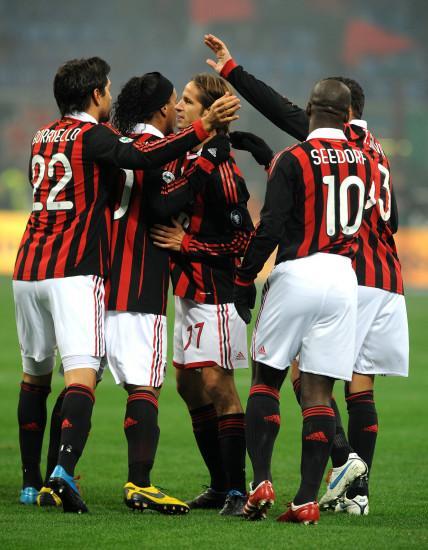 阿斯顿马丁鏖战红牛二队，诺里斯状态火热