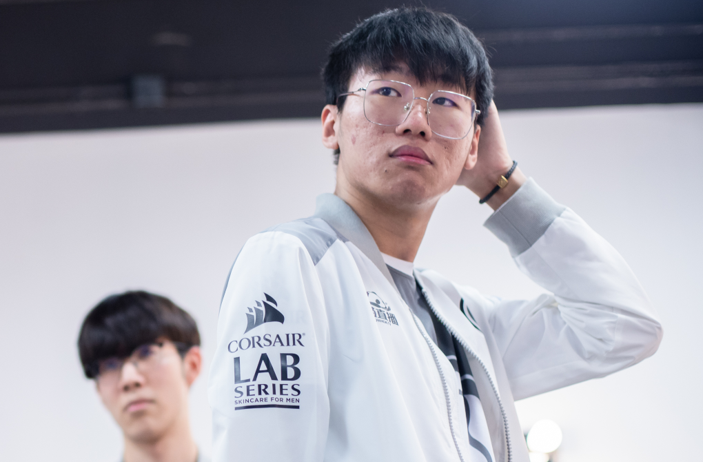 南极球队选手训练备战,争夺冠军希望大增 南极球队选手训练备战,争夺冠军希望大增