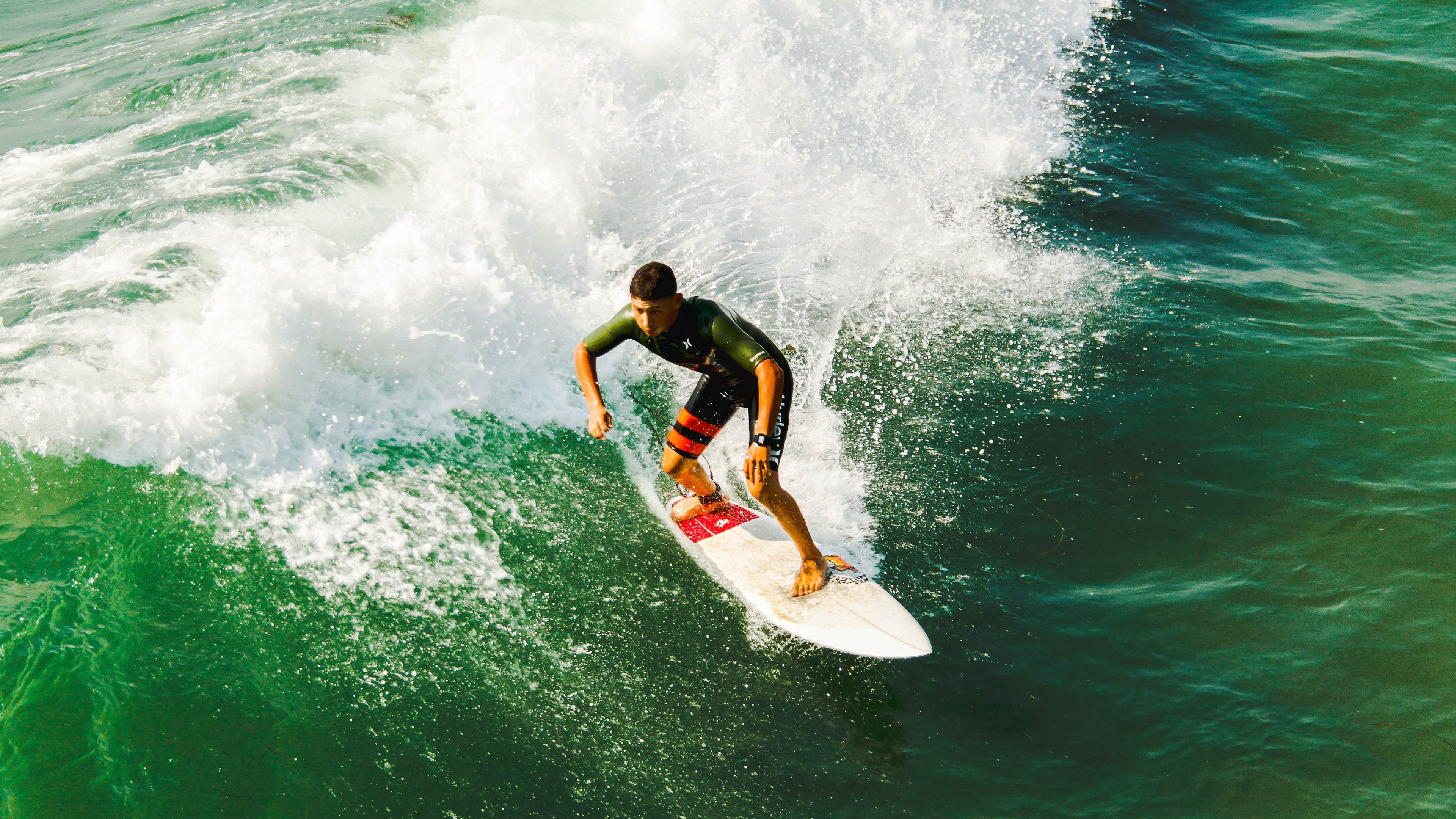 佩德里贡献制胜表现，巴萨逆转葡萄牙